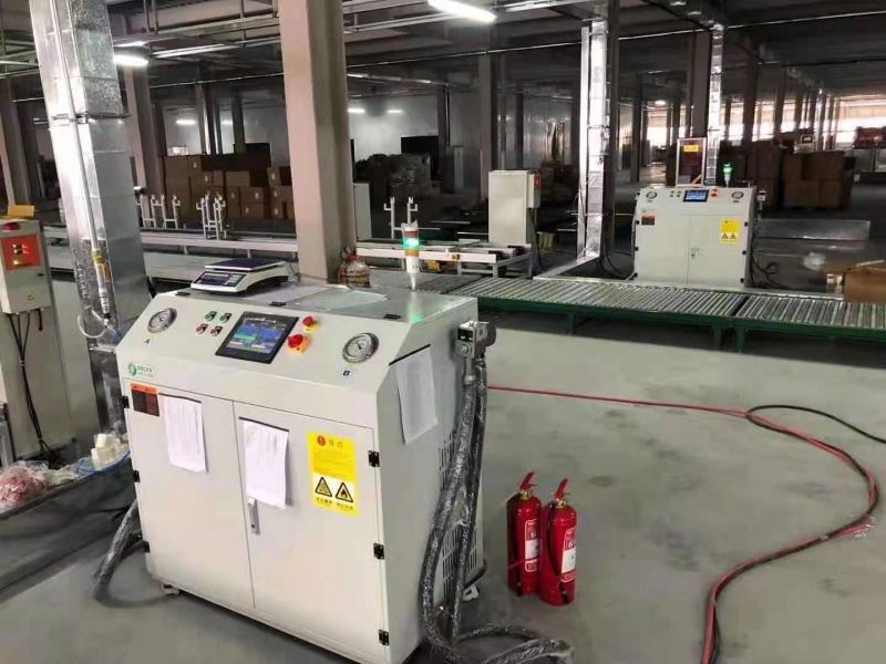 5條生產線全部采用青島綠環生產的雙槍冷媒灌注機